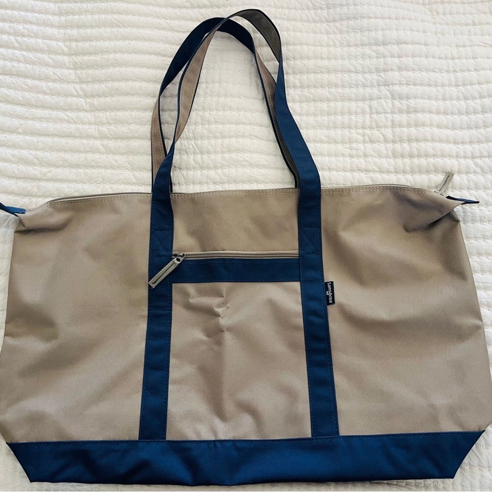 Samsonite Stylish Tan and Blue unisex spacious Zippered Tote Bag NWOT